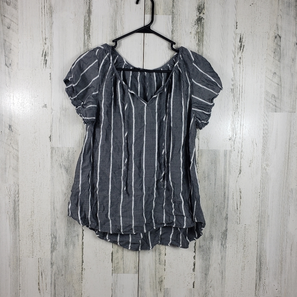 como black, gray and white short sleeve top women's size medium